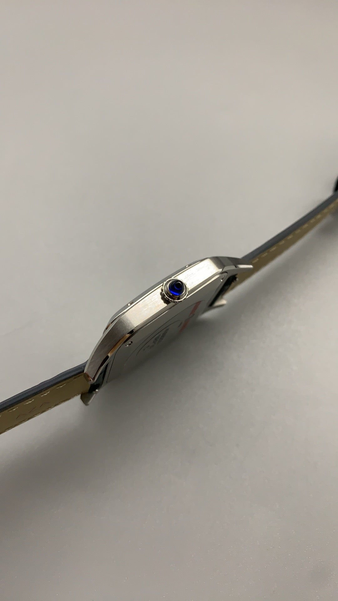 Cartier Tank Louis Dumont | ขนาดกลาง 43×31 มม. | อัตโนมัติ