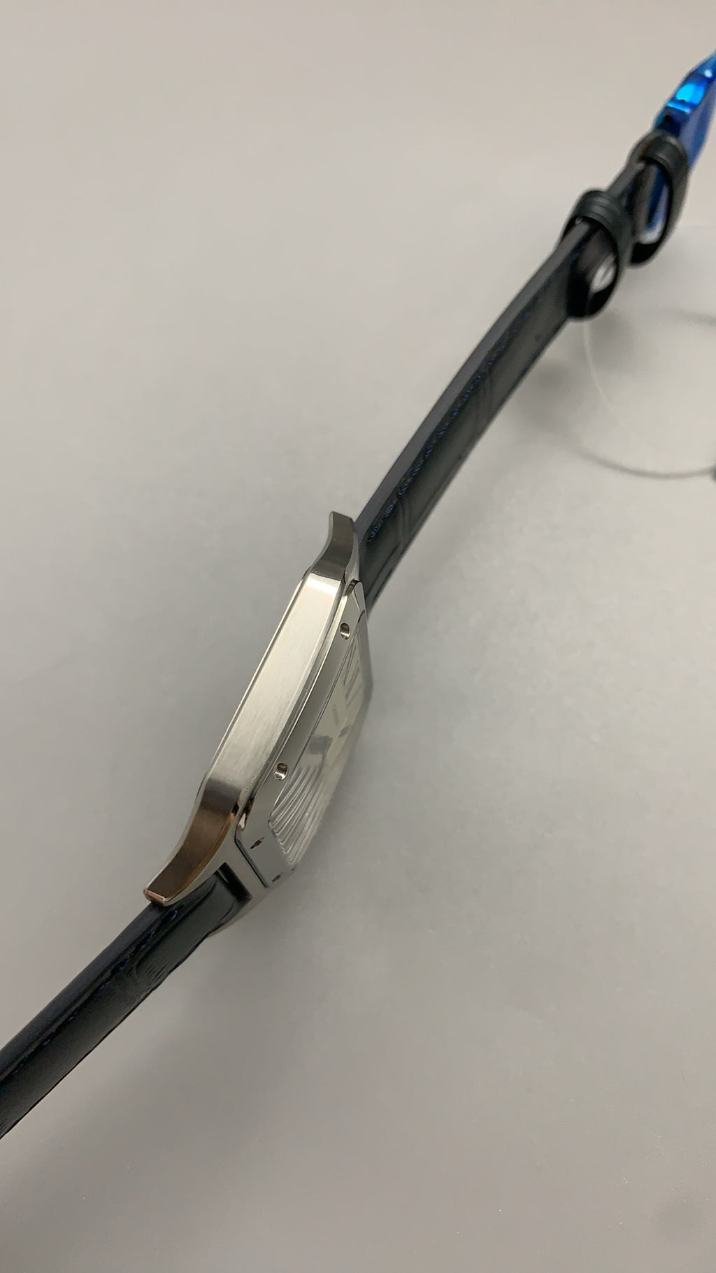 Cartier Tank Louis Dumont | ขนาดกลาง 43×31 มม. | อัตโนมัติ