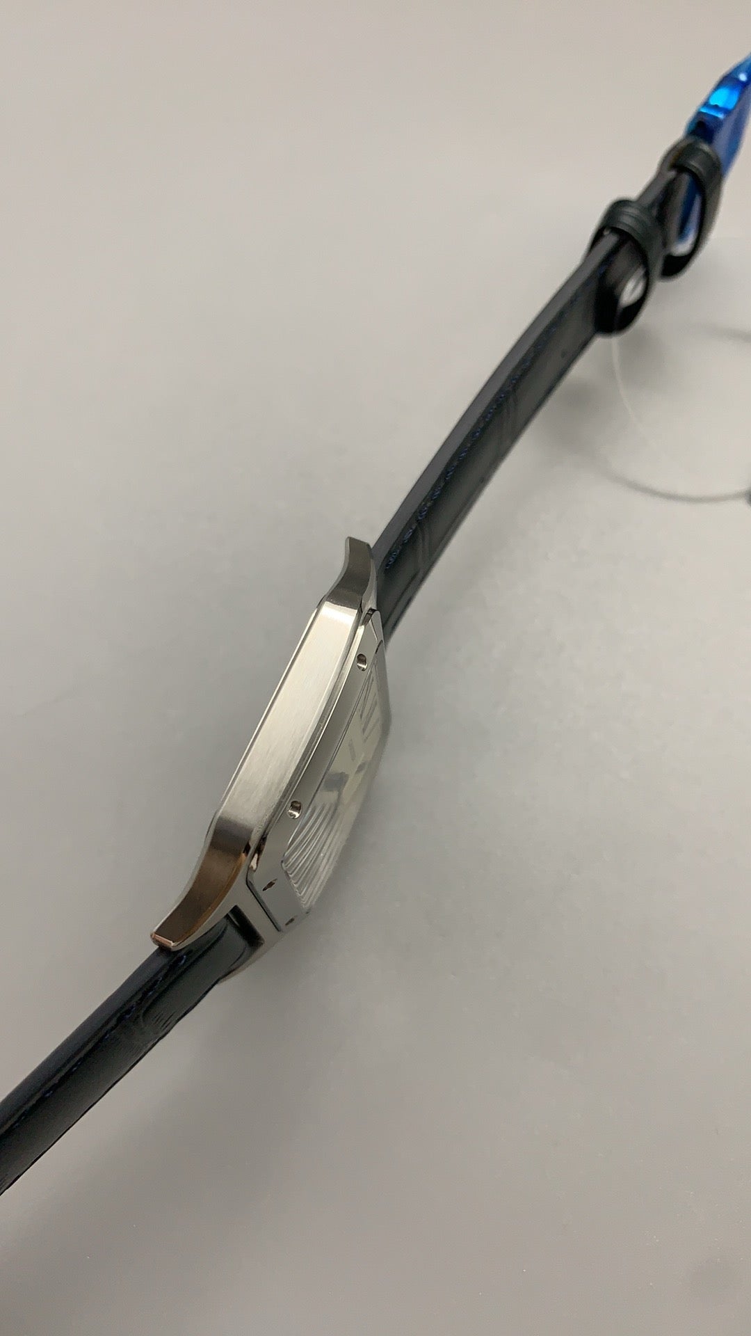 Cartier Tank Louis Dumont | ขนาดกลาง 43×31 มม. | อัตโนมัติ