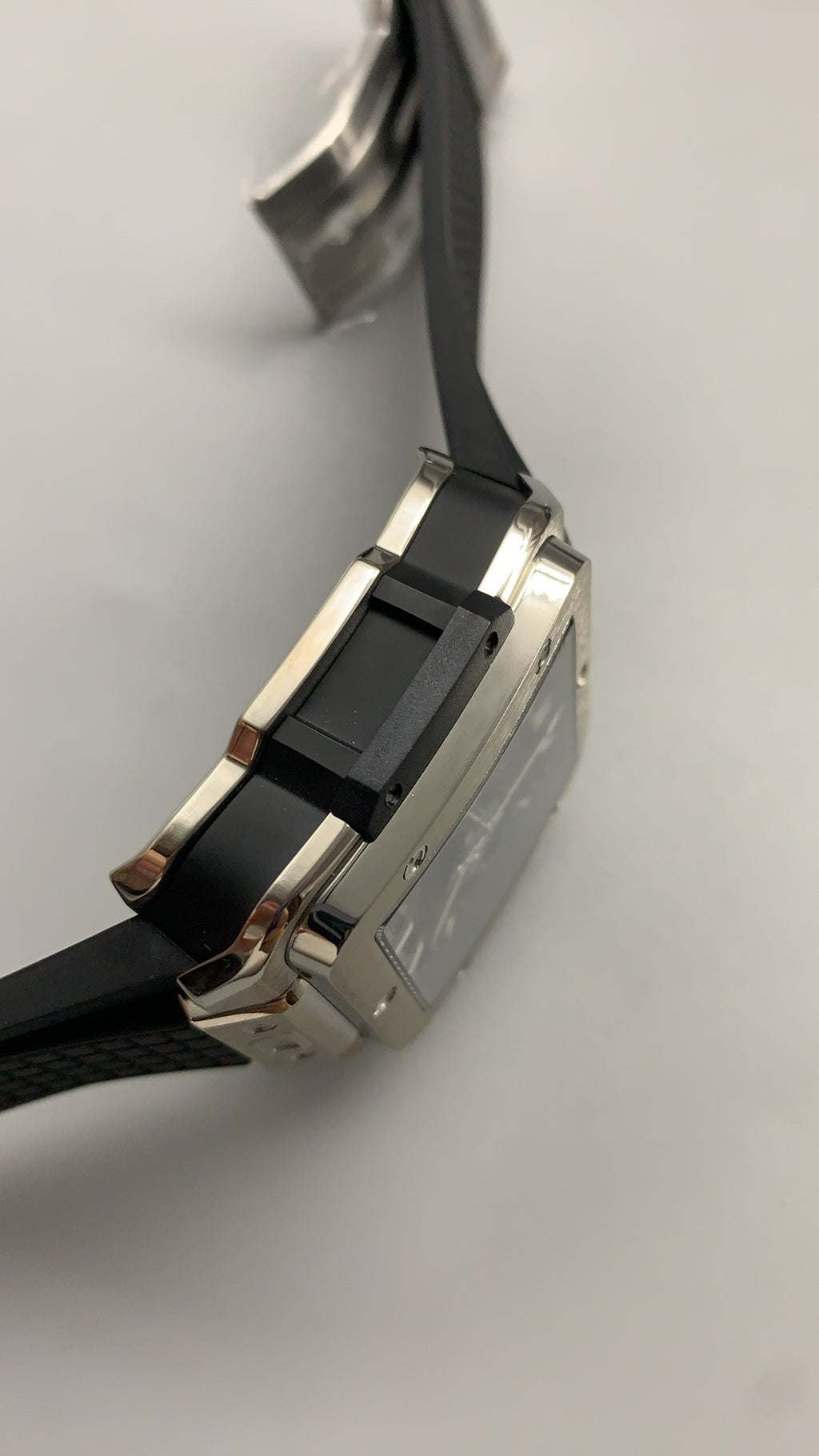 Hublot Spirit of Big Bang | 42MM | ตัวเรือนไทเทเนียมทรงถังไวน์ (Tonneau) | หน้าปัดสเกเลตัน | จับเวลา Chronograph | กลไกอัตโนมัติ HUB4700