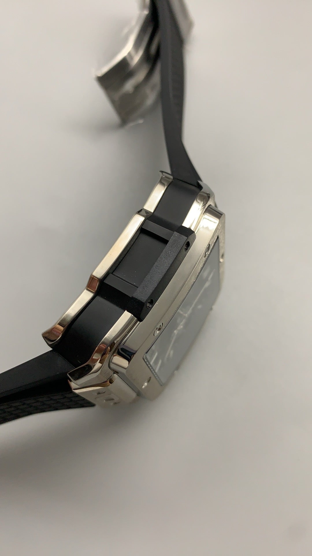 Hublot Spirit of Big Bang | 42MM | ตัวเรือนไทเทเนียมทรงถังไวน์ (Tonneau) | หน้าปัดสเกเลตัน | จับเวลา Chronograph | กลไกอัตโนมัติ HUB4700