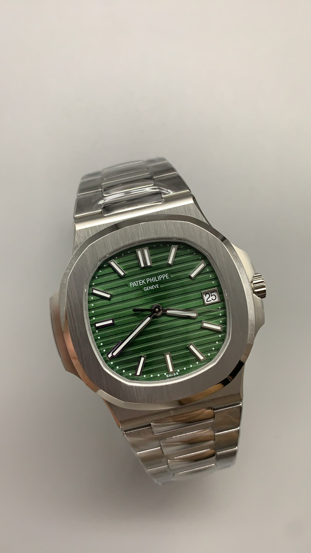 Patek Philippe Nautilus 5711 | 40MM | หน้าปัดสีเขียวลายริ้ว | กลไกอัตโนมัติ Cal.324 S C
