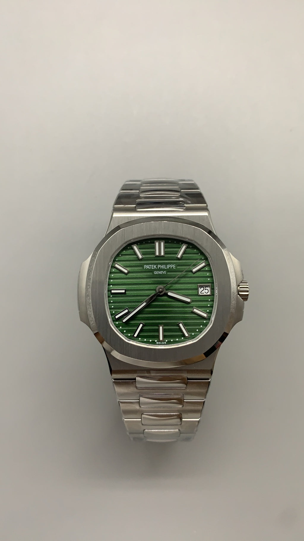 Patek Philippe Nautilus 5711 | 40MM | หน้าปัดสีเขียวลายริ้ว | กลไกอัตโนมัติ Cal.324 S C