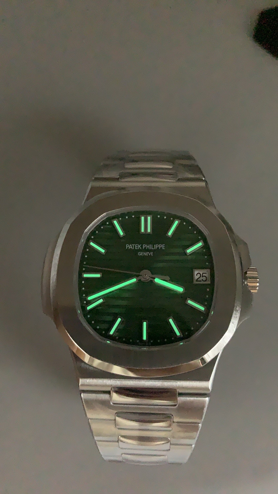 Patek Philippe Nautilus 5711 | 40MM | หน้าปัดสีเขียวลายริ้ว | กลไกอัตโนมัติ Cal.324 S C