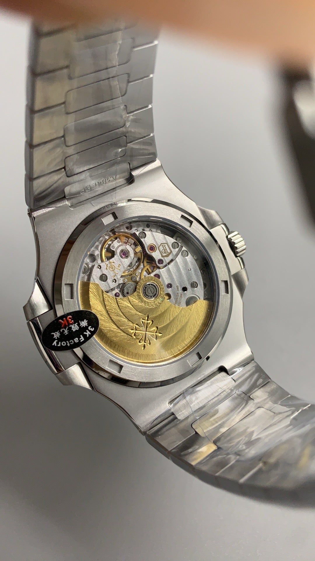 Patek Philippe Nautilus 5711 | 40MM | หน้าปัดสีเขียวลายริ้ว | กลไกอัตโนมัติ Cal.324 S C