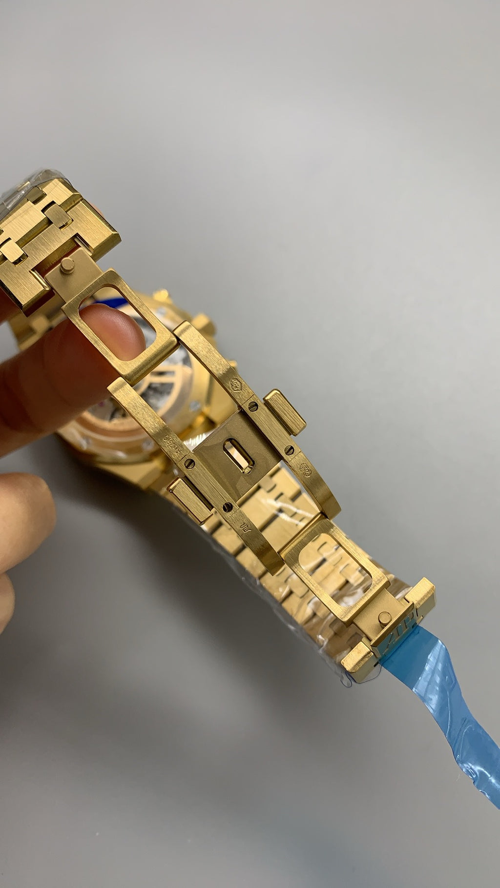 Audemars Piguet Royal Oak 26240 | 41MM | ตัวเรือนสแตนเลสสตีลเคลือบสีทองแบบ PVD | หน้าปัดสีดำไล่เฉดควันทอง (Smoked Black) | จับเวลา Chronograph | กลไกอัตโนมัติ Cal.4401