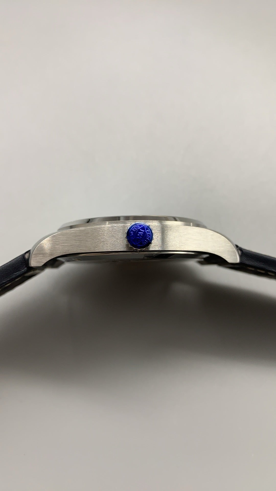 IWC Pilot's Watch Mark XX | 40MM | ตัวเรือนสแตนเลสสตีล | ฟังก์ชันวันที่ | หน้าปัดสีดำ | สายหนังวัวสีดำ | กลไกอัตโนมัติ Cal.32111