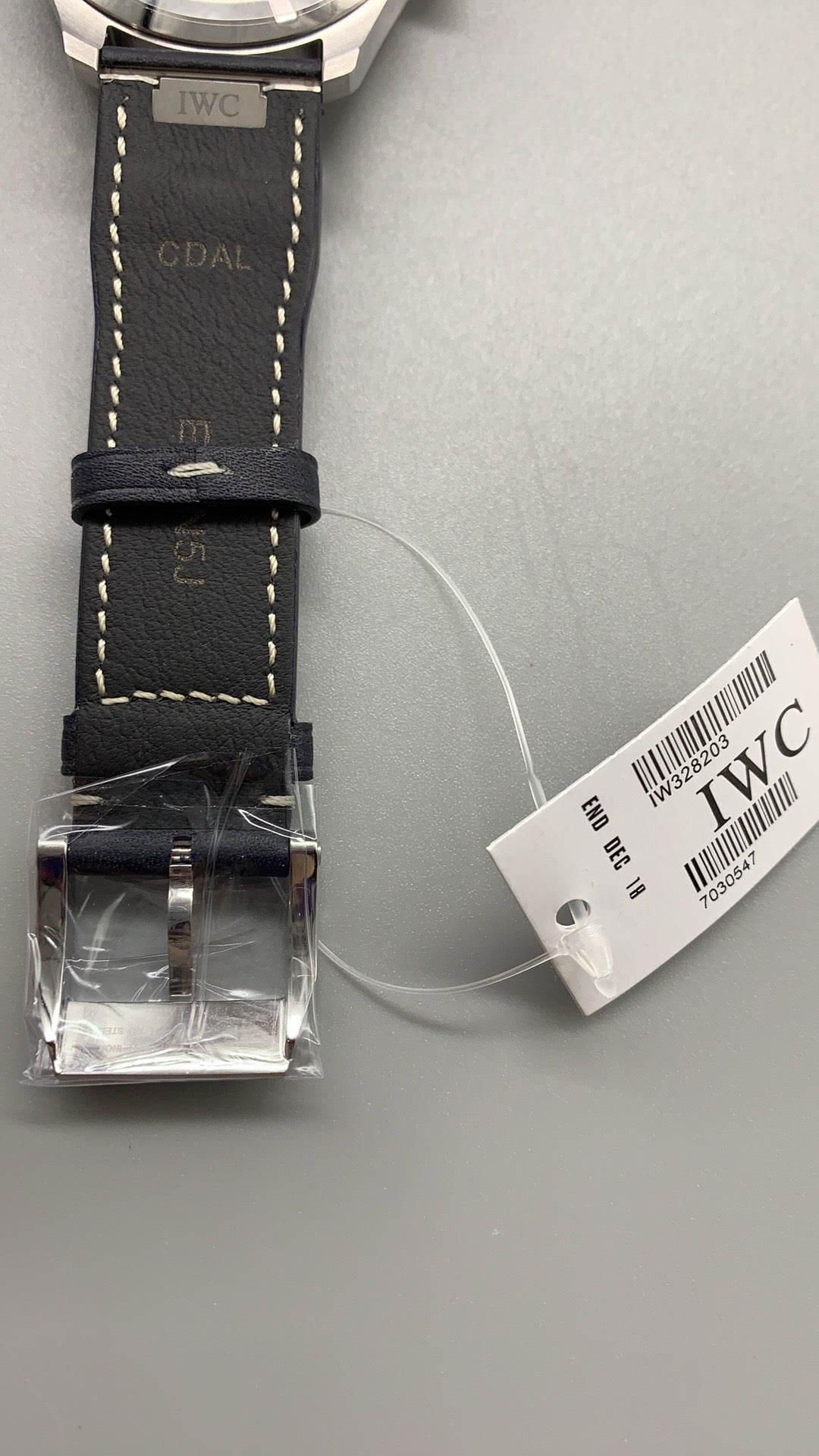 IWC Pilot's Watch Mark XX | 40MM | ตัวเรือนสแตนเลสสตีล | ฟังก์ชันวันที่ | หน้าปัดสีดำ | สายหนังวัวสีดำ | กลไกอัตโนมัติ Cal.32111