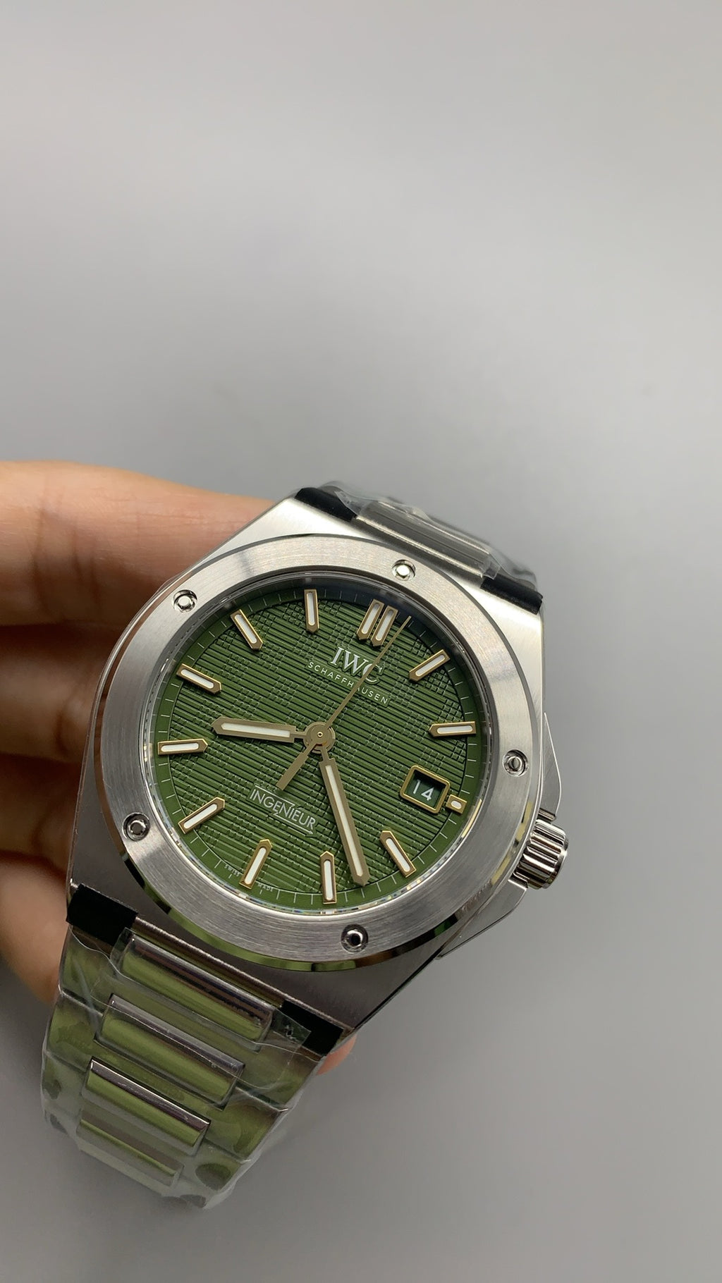 IWC Ingenieur Automatic 40 | 40MM | ตัวเรือนสแตนเลสสตีล | ฟังก์ชันวันที่ | หน้าปัดสีเขียว | สายเหล็กสแตนเลส | กลไกอัตโนมัติ Cal.32111