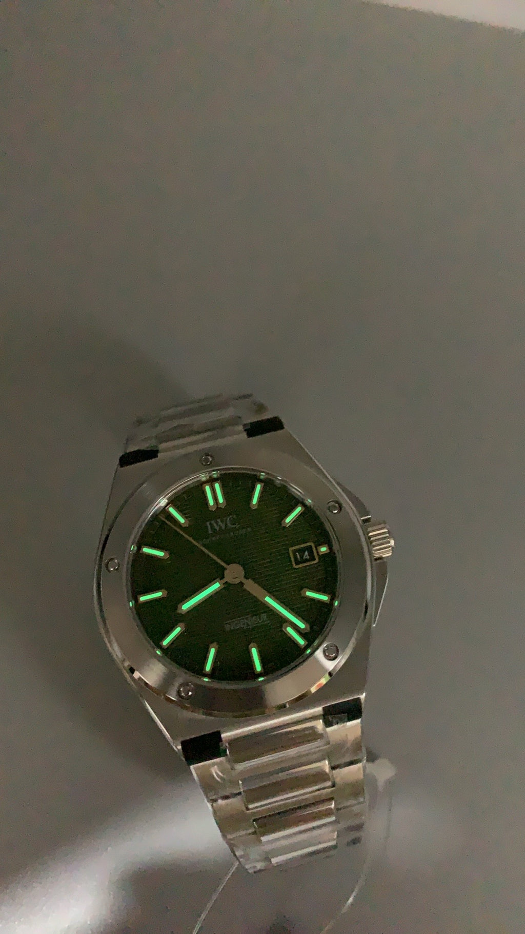 IWC Ingenieur Automatic 40 | 40MM | ตัวเรือนสแตนเลสสตีล | ฟังก์ชันวันที่ | หน้าปัดสีเขียว | สายเหล็กสแตนเลส | กลไกอัตโนมัติ Cal.32111