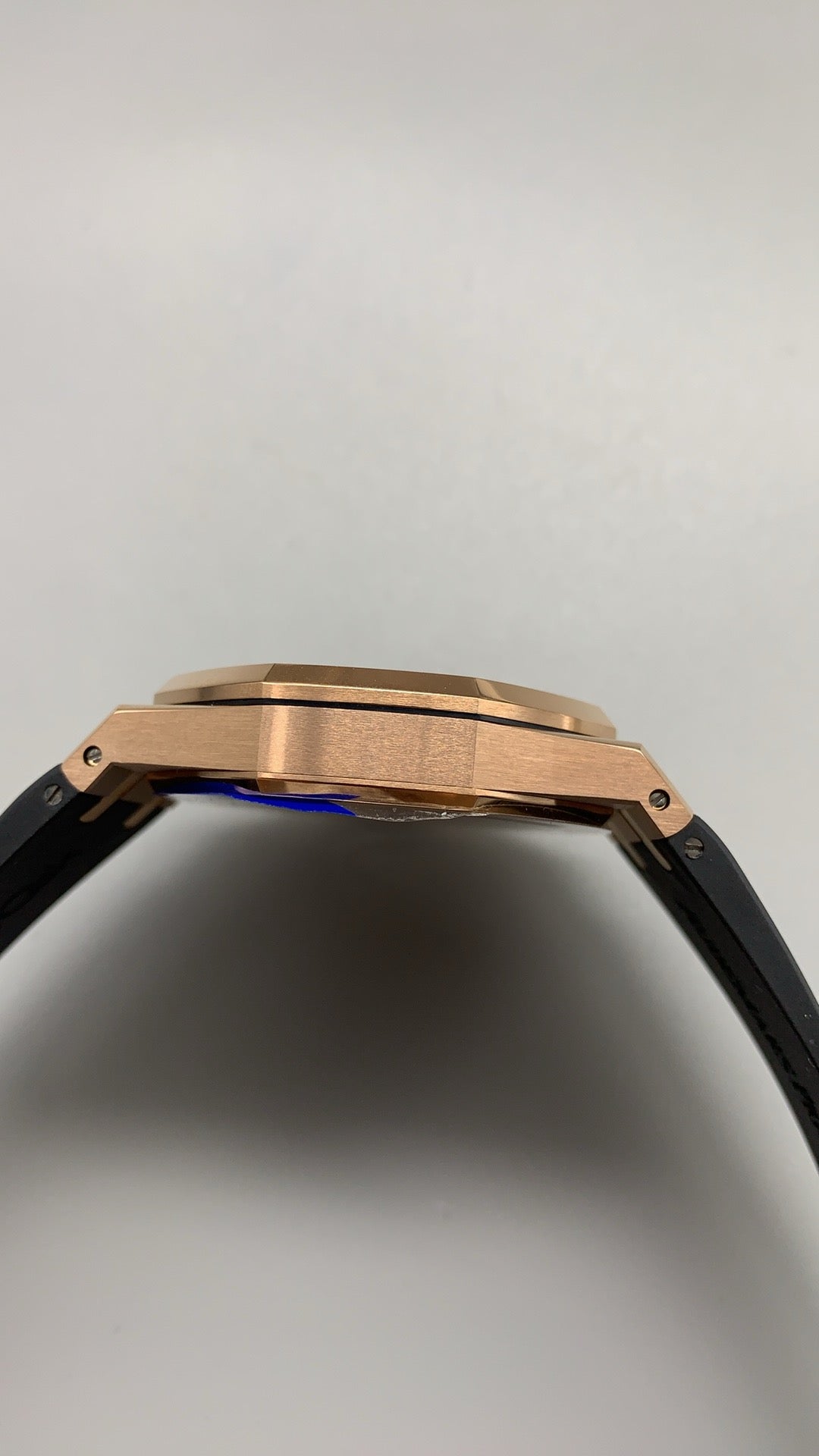 Audemars Piguet Royal Oak 15500 | 41MM | ตัวเรือนสแตนเลสสตีลเคลือบสีโรสโกลด์แบบ PVD | หน้าปัดสีดำ | สายยาง | กลไกอัตโนมัติ Cal.4302