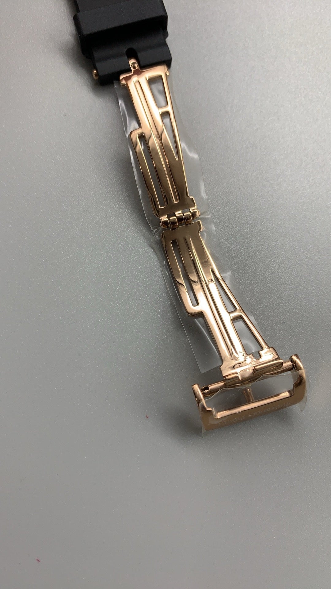 Audemars Piguet Royal Oak 15500 | 41MM | ตัวเรือนสแตนเลสสตีลเคลือบสีโรสโกลด์แบบ PVD | หน้าปัดสีดำ | สายยาง | กลไกอัตโนมัติ Cal.4302