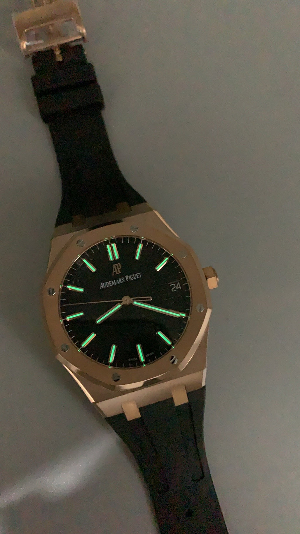 Audemars Piguet Royal Oak 15500 | 41MM | ตัวเรือนสแตนเลสสตีลเคลือบสีโรสโกลด์แบบ PVD | หน้าปัดสีดำ | สายยาง | กลไกอัตโนมัติ Cal.4302