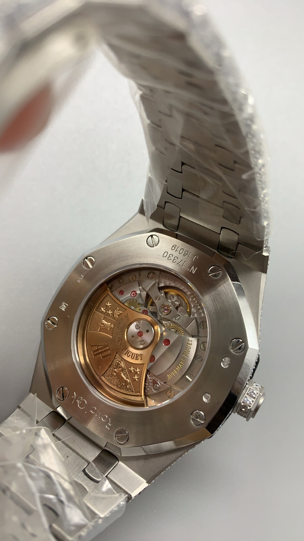 Audemars Piguet Royal Oak 15400 | 41MM | ตัวเรือนสแตนเลสสตีลประดับเพชรเต็มตัวเรือน (Full Iced Out) | หน้าปัดประดับเพชร | กลไกอัตโนมัติ Cal.3120