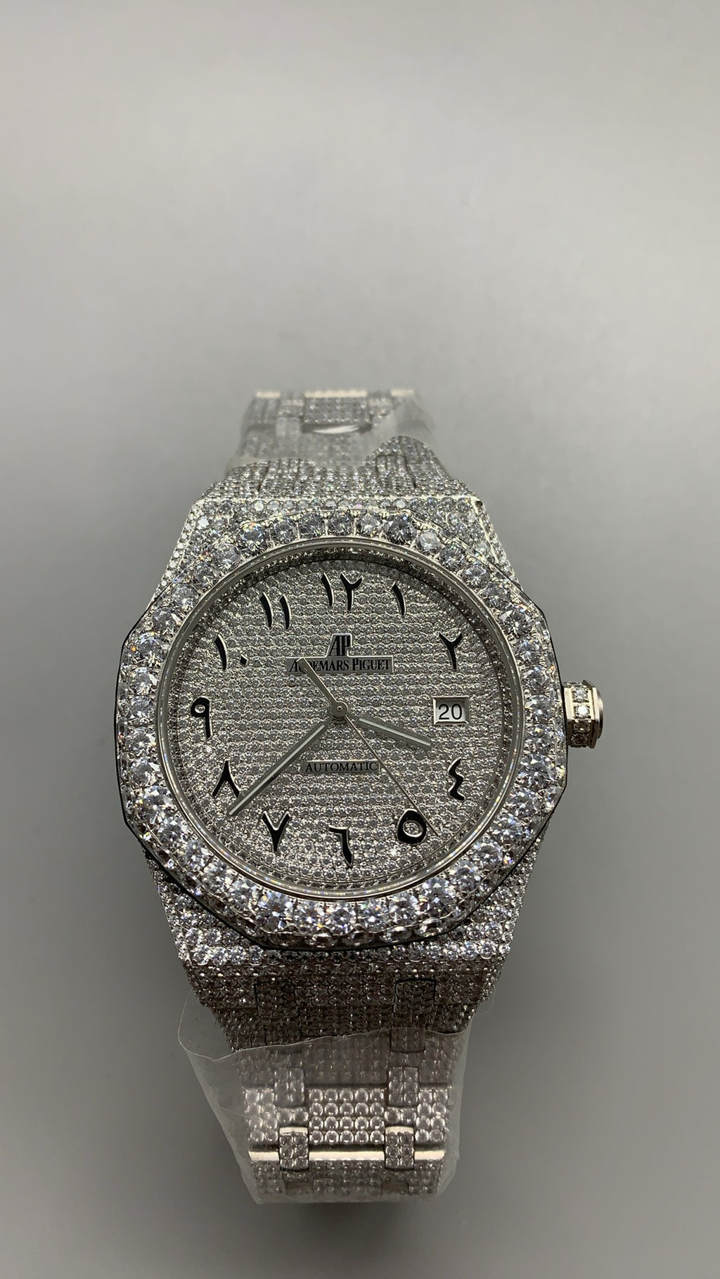 Audemars Piguet Royal Oak 15400 | 41MM | ตัวเรือนสแตนเลสสตีลประดับเพชรเต็มตัวเรือน (Full Iced Out) | หน้าปัดประดับเพชร | กลไกอัตโนมัติ Cal.3120