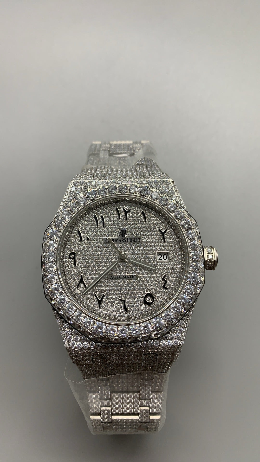 Audemars Piguet Royal Oak 15400 | 41MM | ตัวเรือนสแตนเลสสตีลประดับเพชรเต็มตัวเรือน (Full Iced Out) | หน้าปัดประดับเพชร | กลไกอัตโนมัติ Cal.3120