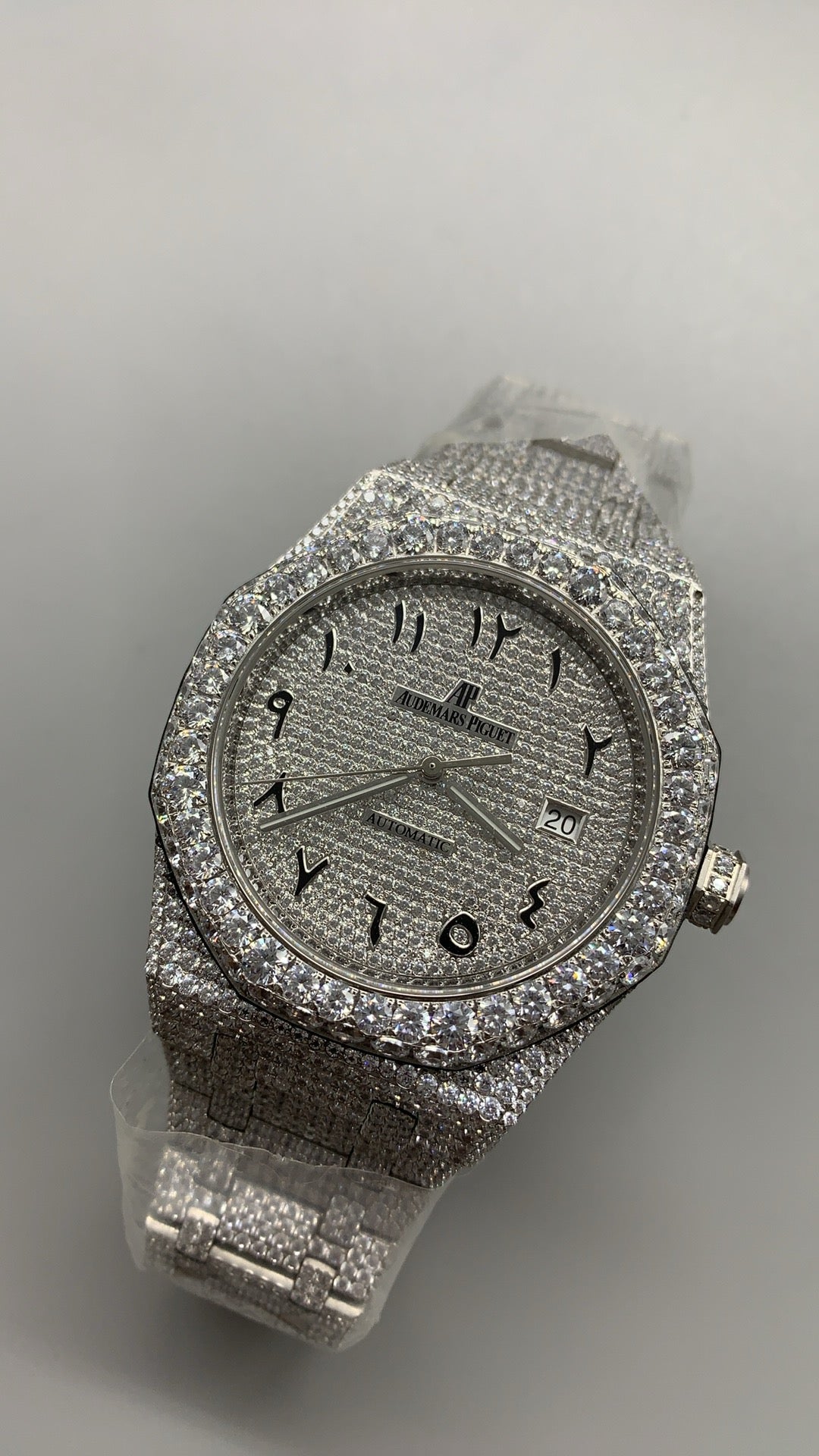 Audemars Piguet Royal Oak 15400 | 41MM | ตัวเรือนสแตนเลสสตีลประดับเพชรเต็มตัวเรือน (Full Iced Out) | หน้าปัดประดับเพชร | กลไกอัตโนมัติ Cal.3120