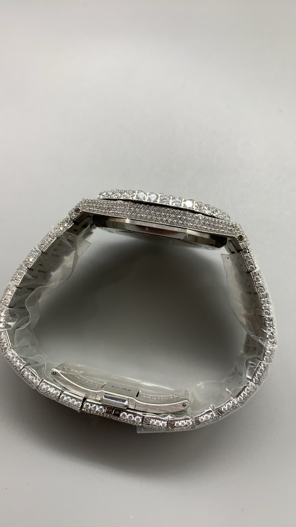 Audemars Piguet Royal Oak 15400 | 41MM | ตัวเรือนสแตนเลสสตีลประดับเพชรเต็มตัวเรือน (Full Iced Out) | หน้าปัดประดับเพชร | กลไกอัตโนมัติ Cal.3120