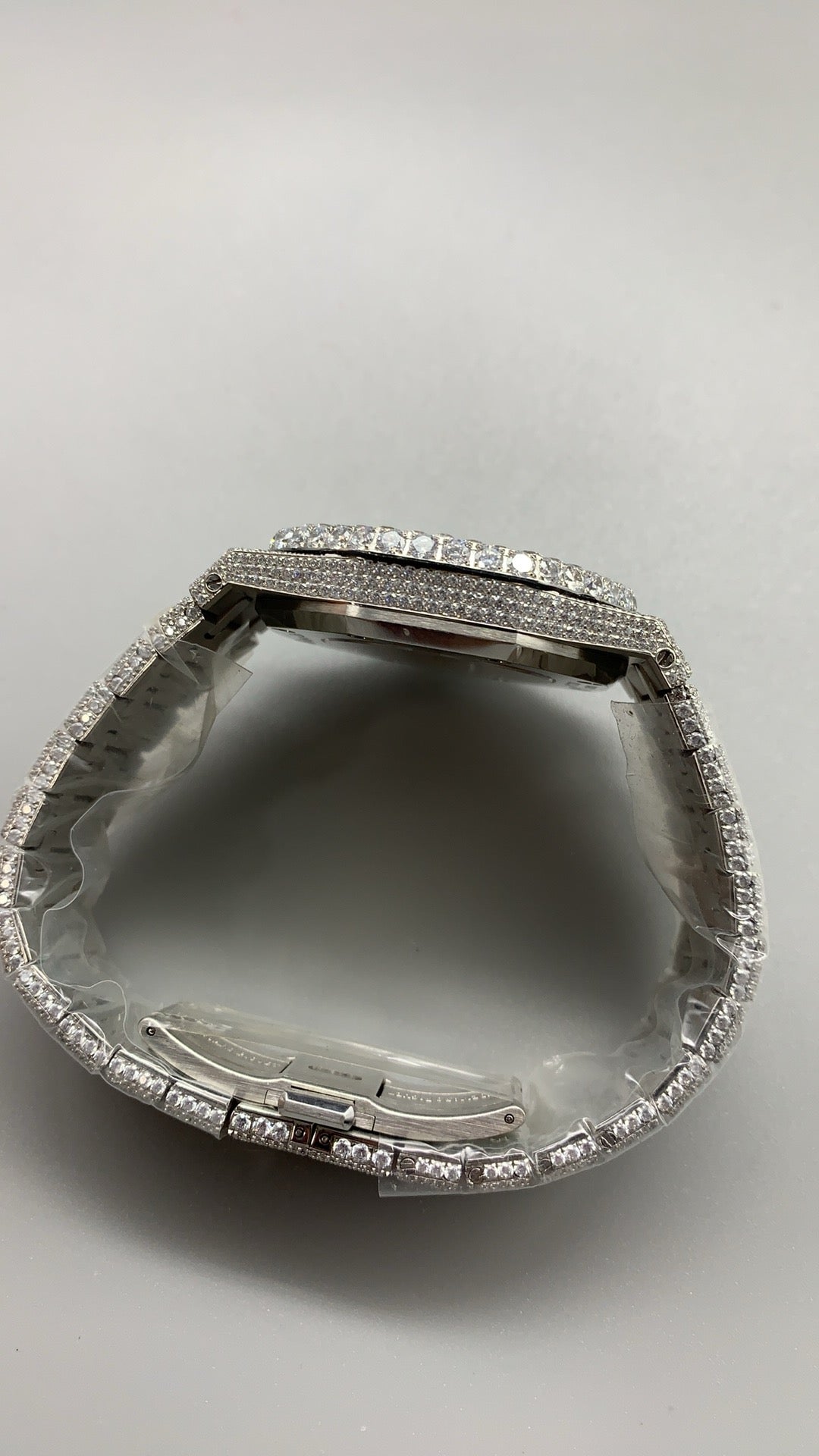 Audemars Piguet Royal Oak 15400 | 41MM | ตัวเรือนสแตนเลสสตีลประดับเพชรเต็มตัวเรือน (Full Iced Out) | หน้าปัดประดับเพชร | กลไกอัตโนมัติ Cal.3120