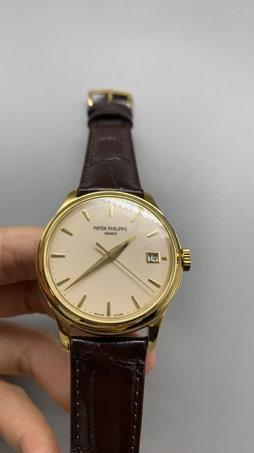 Patek Philippe Calatrava 5227 | 39MM | หน้าปัดสีงาช้าง | กลไกอัตโนมัติ Cal.324 S C