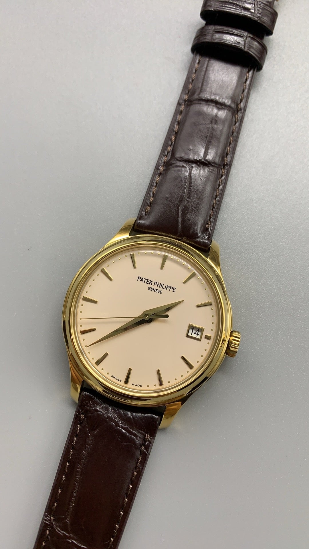 Patek Philippe Calatrava 5227 | 39MM | หน้าปัดสีงาช้าง | กลไกอัตโนมัติ Cal.324 S C