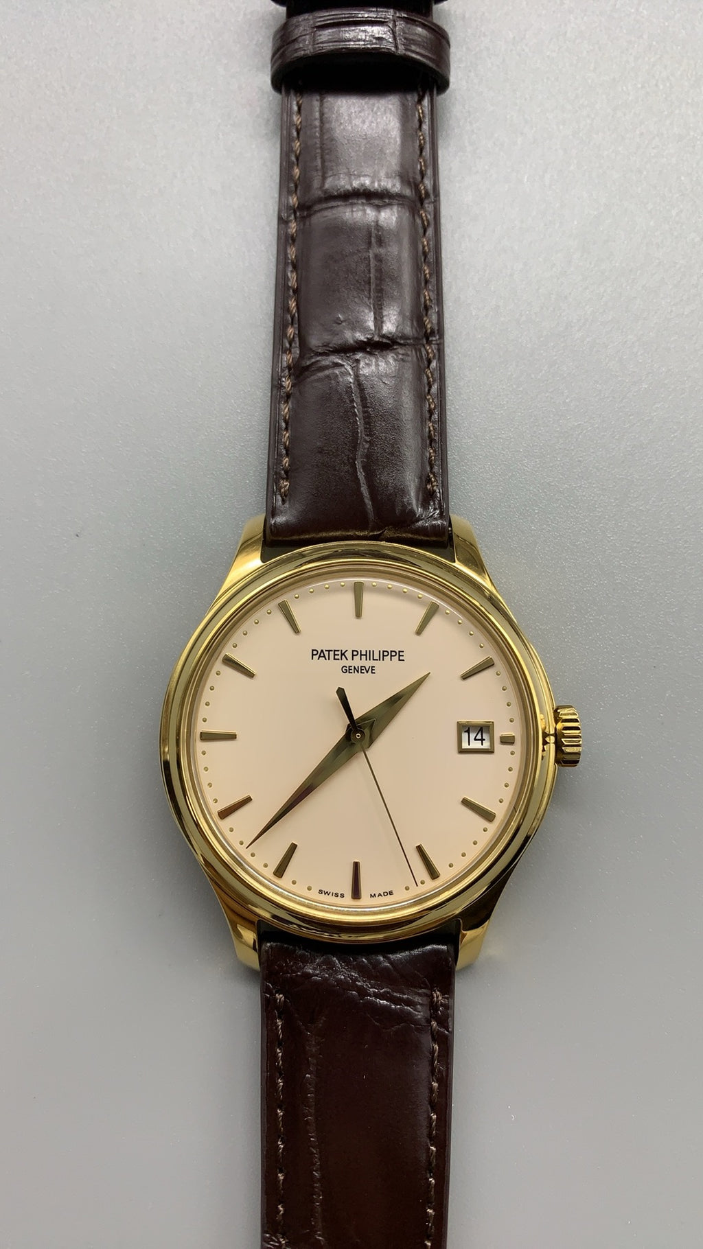 Patek Philippe Calatrava 5227 | 39MM | หน้าปัดสีงาช้าง | กลไกอัตโนมัติ Cal.324 S C