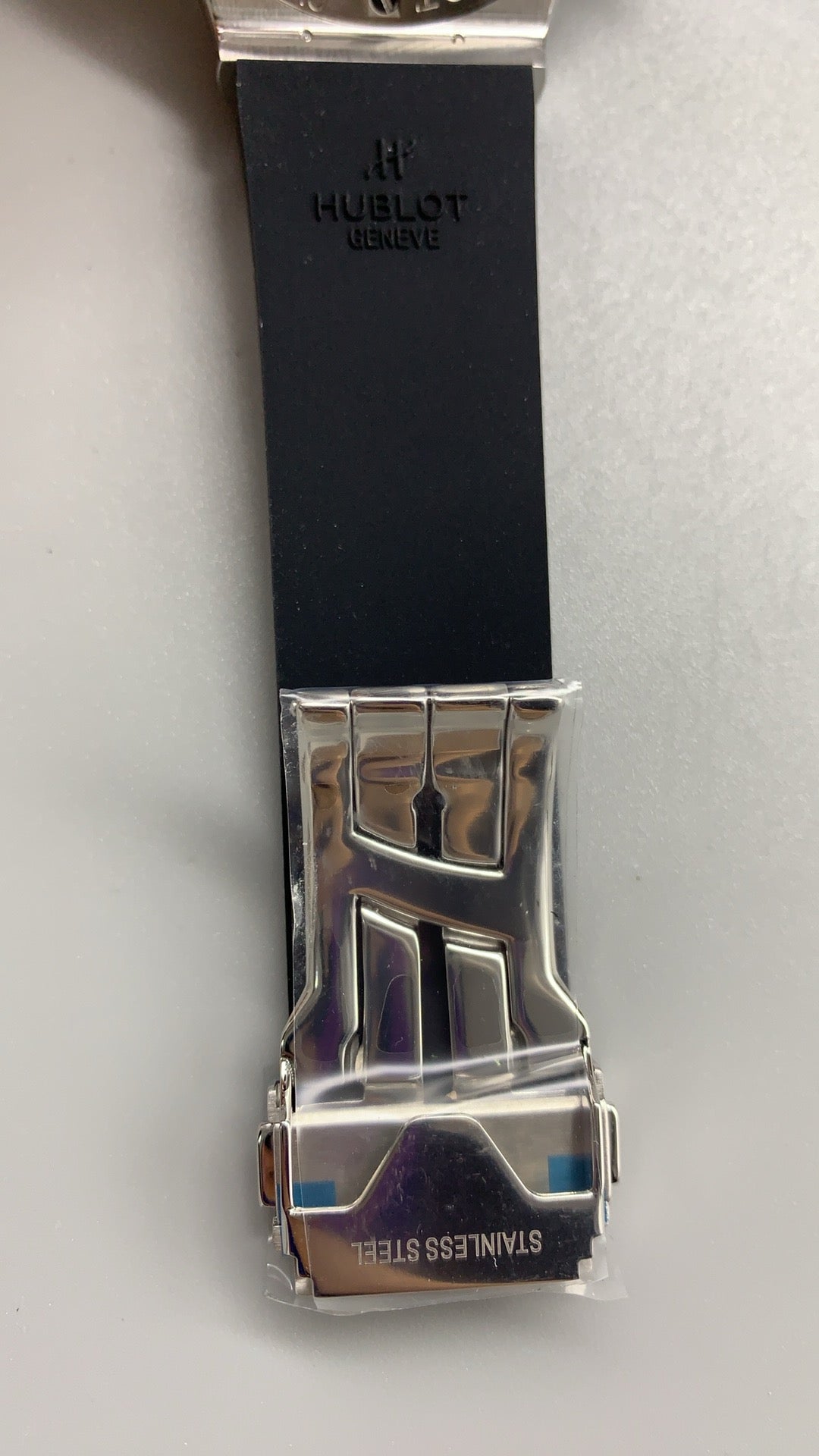 Hublot Classic Fusion | 42MM | ตัวเรือนไทเทเนียม/สแตนเลสสตีล | หน้าปัดสีดำเรียบหรู | กลไกอัตโนมัติ HUB1110