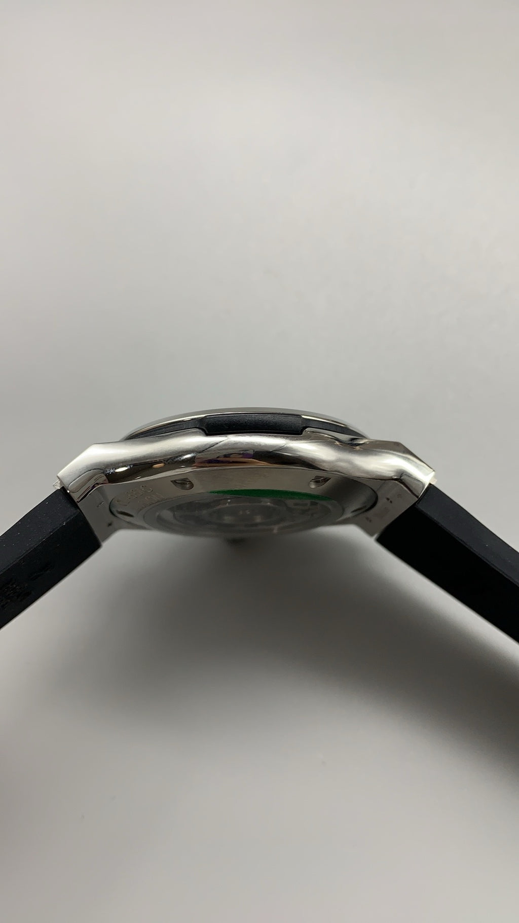 Hublot Classic Fusion | 42MM | ตัวเรือนไทเทเนียม/สแตนเลสสตีล | หน้าปัดสีดำเรียบหรู | กลไกอัตโนมัติ HUB1110