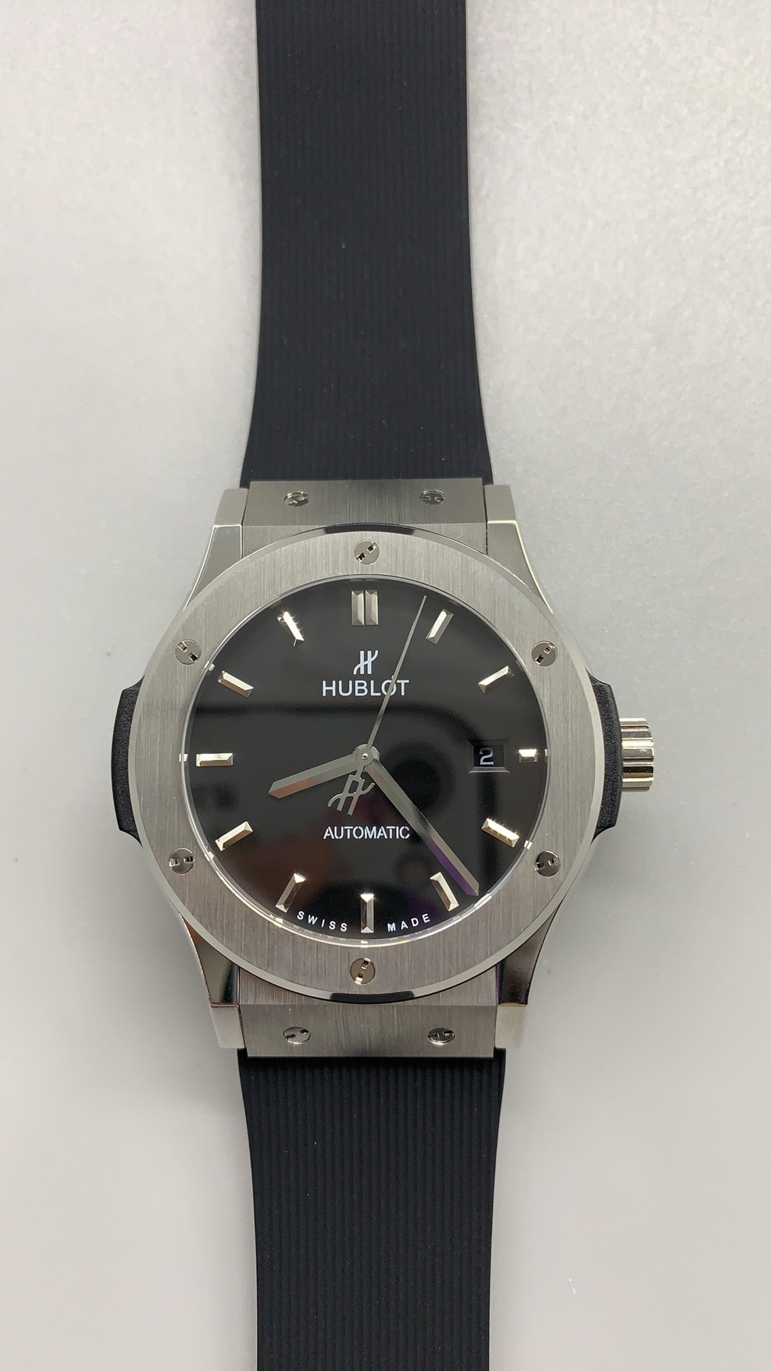 Hublot Classic Fusion | 42MM | ตัวเรือนไทเทเนียม/สแตนเลสสตีล | หน้าปัดสีดำเรียบหรู | กลไกอัตโนมัติ HUB1110