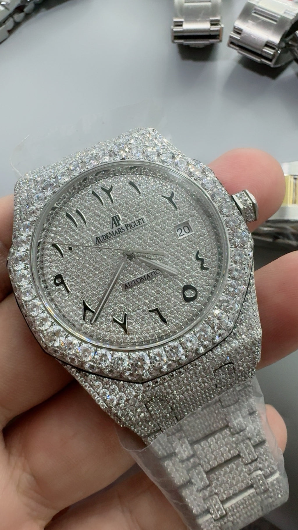 Audemars Piguet Royal Oak 15400 | 41MM | ตัวเรือนสแตนเลสสตีลประดับเพชรเต็มตัวเรือน (Full Iced Out) | หน้าปัดประดับเพชร | กลไกอัตโนมัติ Cal.3120