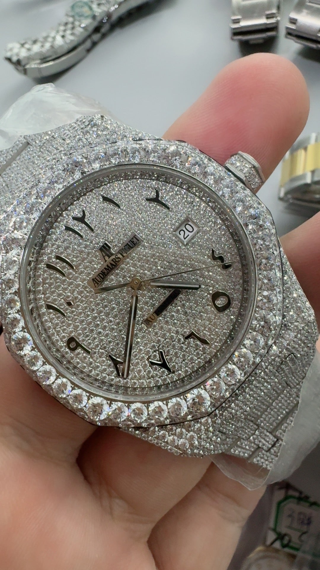 Audemars Piguet Royal Oak 15400 | 41MM | ตัวเรือนสแตนเลสสตีลประดับเพชรเต็มตัวเรือน (Full Iced Out) | หน้าปัดประดับเพชร | กลไกอัตโนมัติ Cal.3120