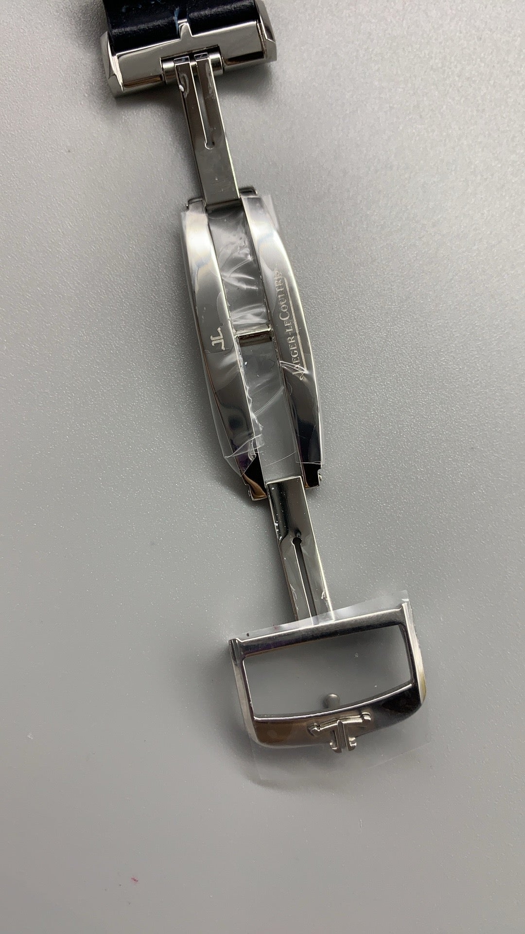 Jaeger-LeCoultre Reverso Classic Small Seconds | 45.6×27.4MM | ตัวเรือนสแตนเลสสตีล | กลไกไขลาน | หน้าปัดสีน้ำเงิน | สายหนังจระเข้สีน้ำเงิน | ฟังก์ชันวินาทีขนาดเล็ก