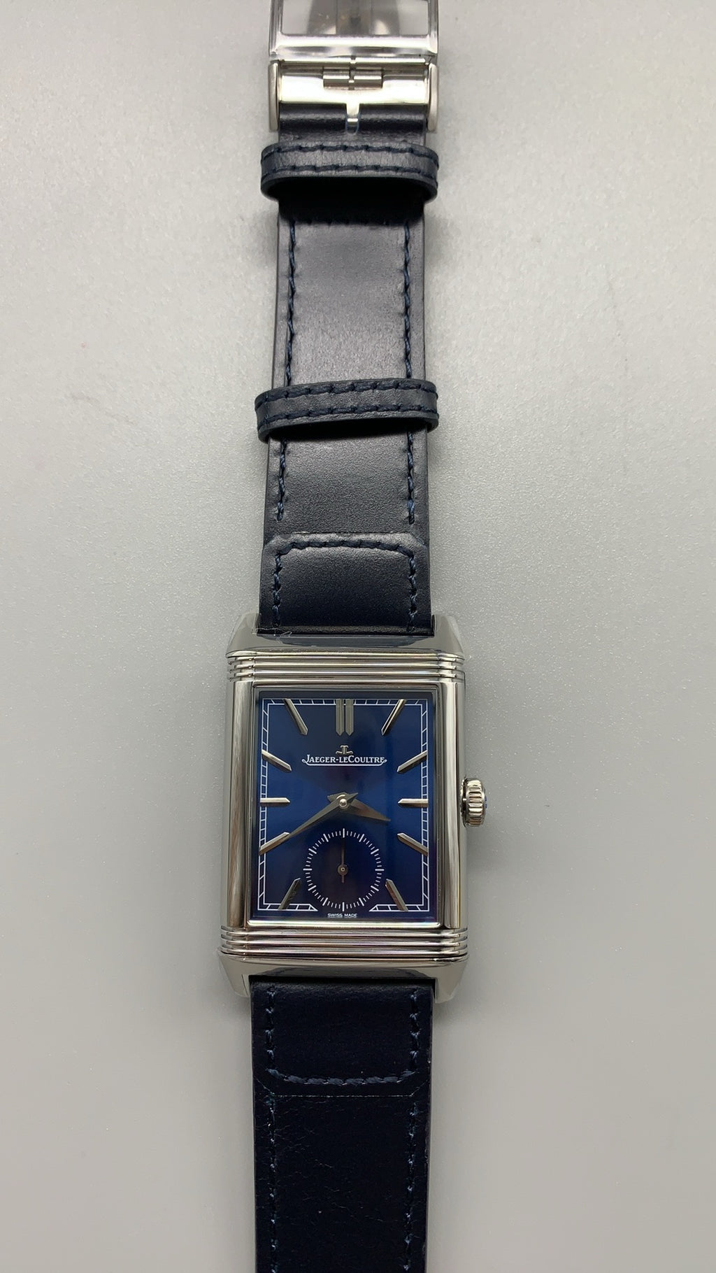 Jaeger-LeCoultre Reverso Classic Small Seconds | 45.6×27.4MM | ตัวเรือนสแตนเลสสตีล | กลไกไขลาน | หน้าปัดสีน้ำเงิน | สายหนังจระเข้สีน้ำเงิน | ฟังก์ชันวินาทีขนาดเล็ก