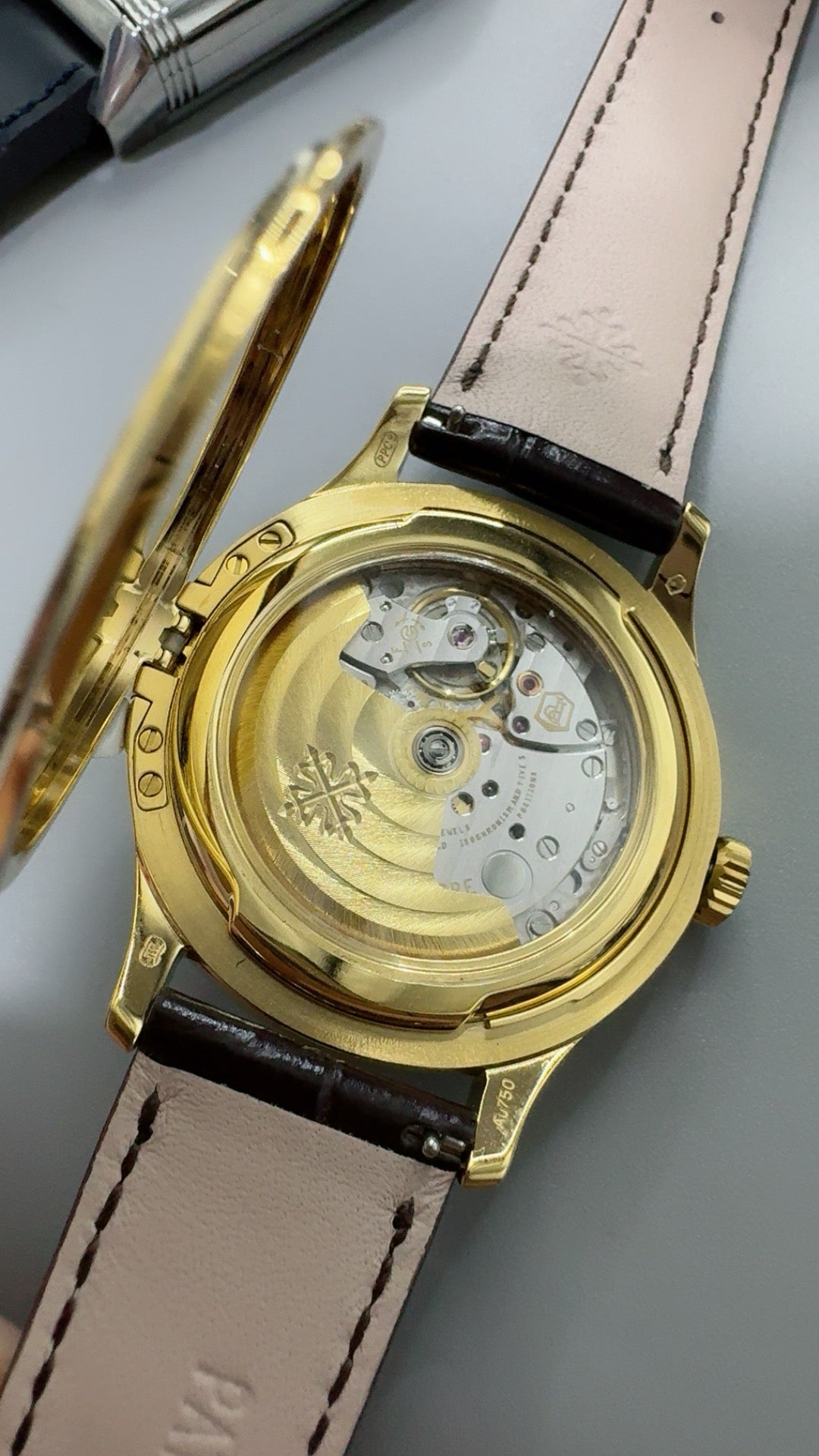 Patek Philippe Calatrava 5227 | 39MM | หน้าปัดสีงาช้าง | กลไกอัตโนมัติ Cal.324 S C