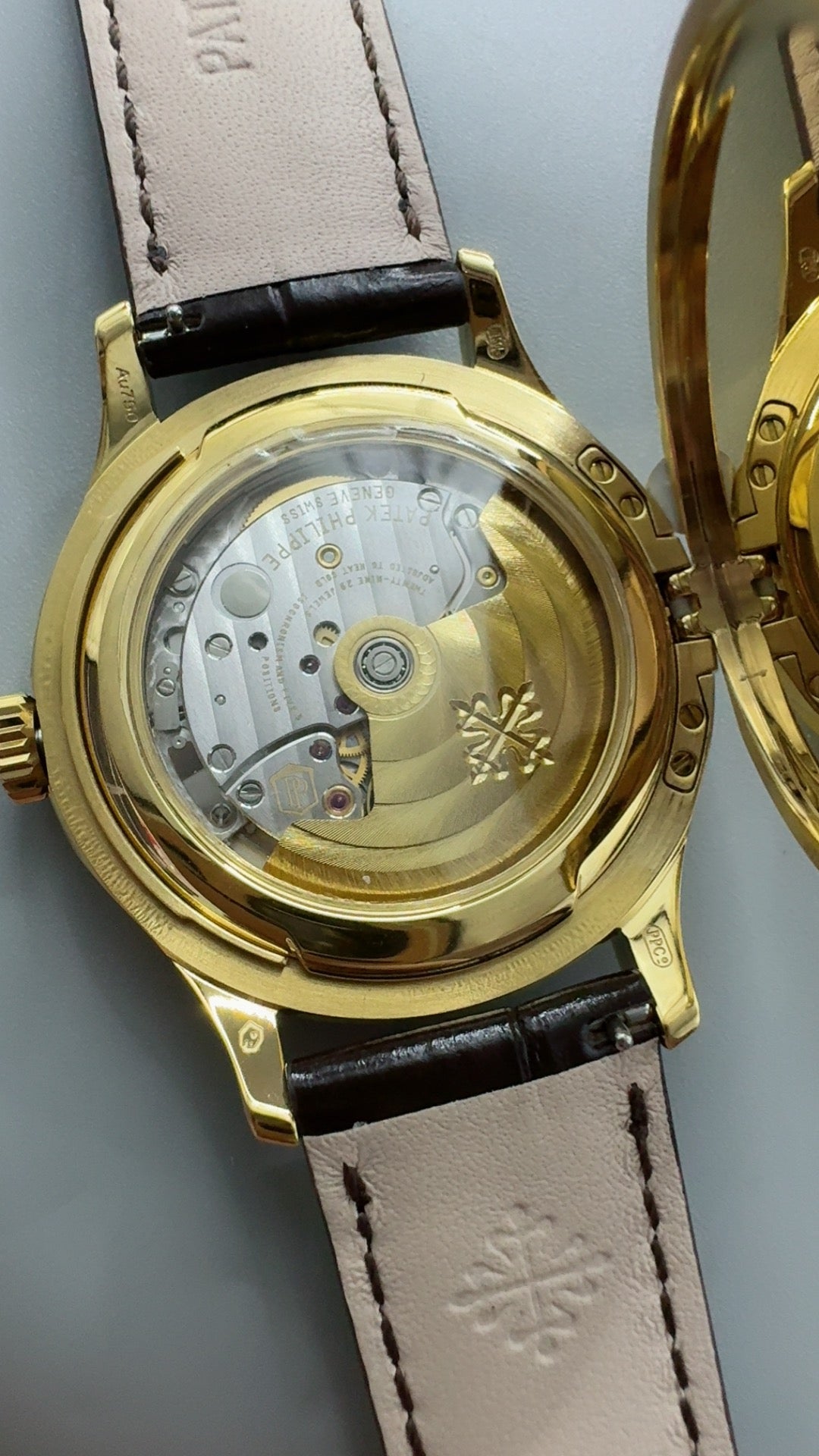 Patek Philippe Calatrava 5227 | 39MM | หน้าปัดสีงาช้าง | กลไกอัตโนมัติ Cal.324 S C