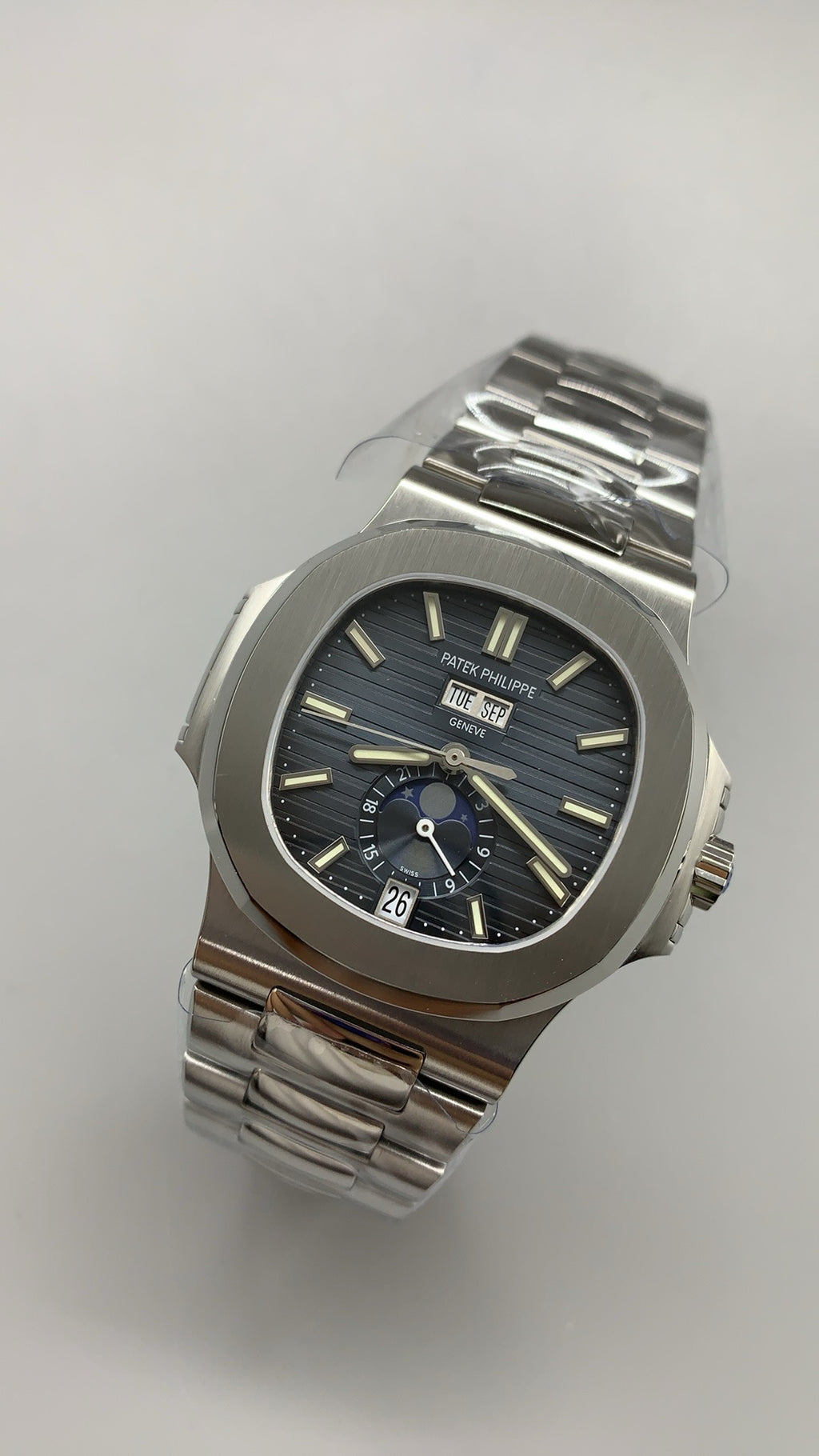 Patek Philippe Nautilus 5726 | 40.5MM | หน้าปัดสีเทาลายริ้ว | ฟังก์ชันปฏิทินประจำปี + Moonphase | กลไกอัตโนมัติ Cal.324