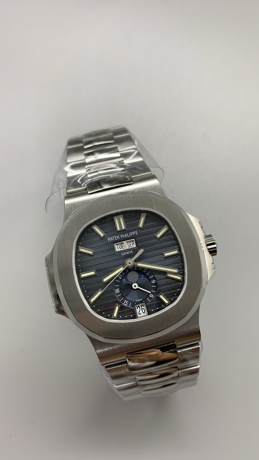 Patek Philippe Nautilus 5726 | 40.5MM | หน้าปัดสีเทาลายริ้ว | ฟังก์ชันปฏิทินประจำปี + Moonphase | กลไกอัตโนมัติ Cal.324