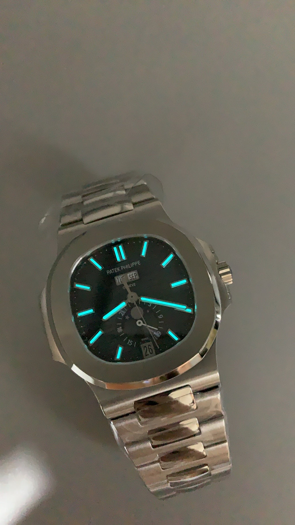 Patek Philippe Nautilus 5726 | 40.5MM | หน้าปัดสีเทาลายริ้ว | ฟังก์ชันปฏิทินประจำปี + Moonphase | กลไกอัตโนมัติ Cal.324