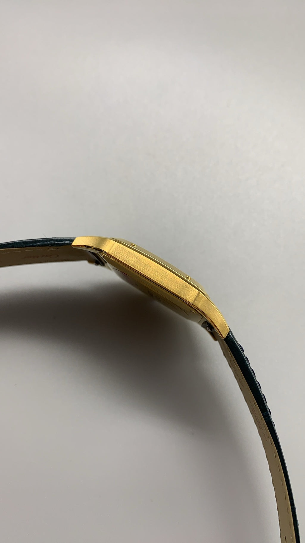 Cartier Tank Must de Cartier | ขนาดกลาง 43×31 มม. | สีโกลด์ | อัตโนมัติ