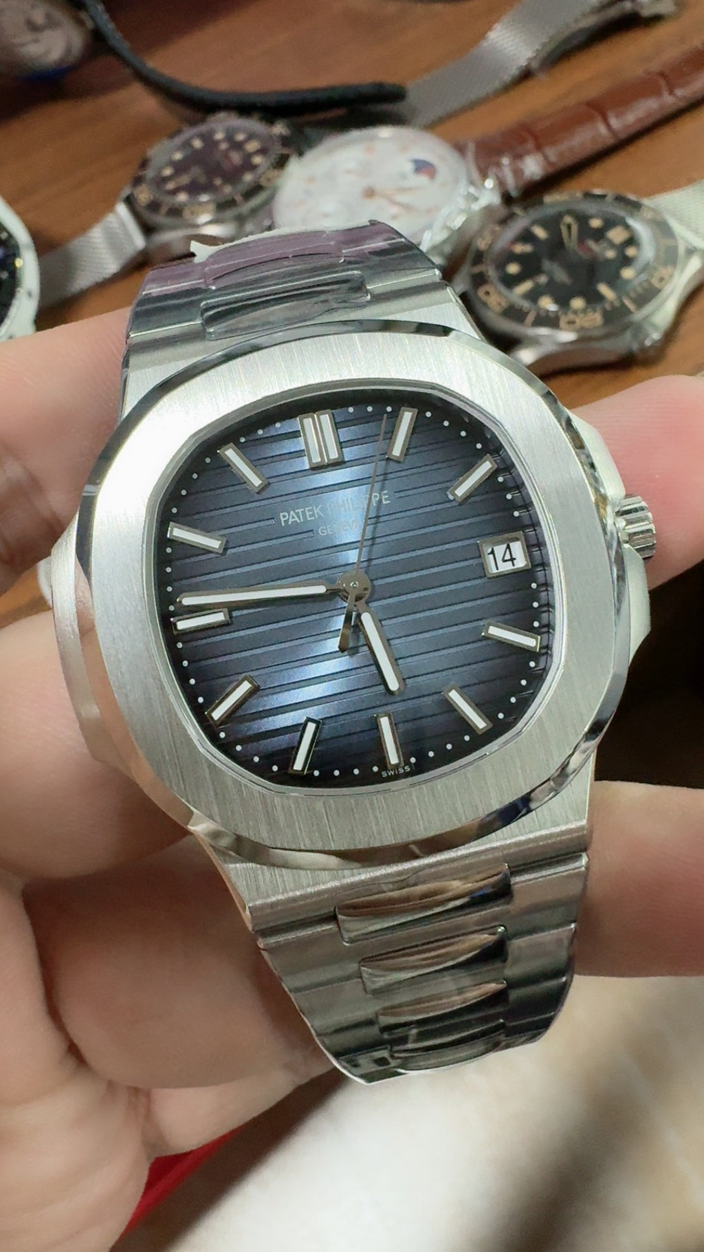 Patek Philippe Nautilus 5811 | 41MM | รุ่นใหม่! | หน้าปัดสีน้ำเงินซันเรย์ | กลไกอัตโนมัติ Cal.26-330