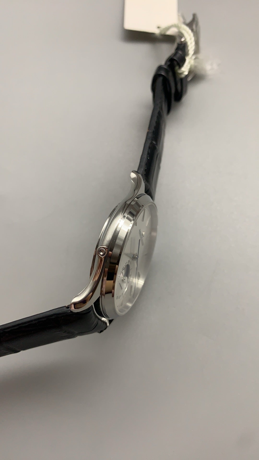 Jaeger-LeCoultre Master Ultra Thin Moon | 39MM | ตัวเรือนสแตนเลสสตีล | ฟังก์ชันข้างขึ้นข้างแรม + วันที่ | หน้าปัดสีขาว | สายหนังจระเข้สีดำ | กลไกอัตโนมัติ Cal.925/1