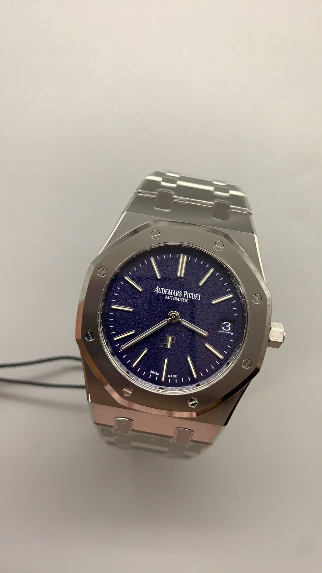 Audemars Piguet Royal Oak 16202ST | 39MM | ตัวเรือนสแตนเลสสตีล | หน้าปัดสีน้ำเงินด้าน (Matte Blue) | กลไกอัตโนมัติ Cal.7121