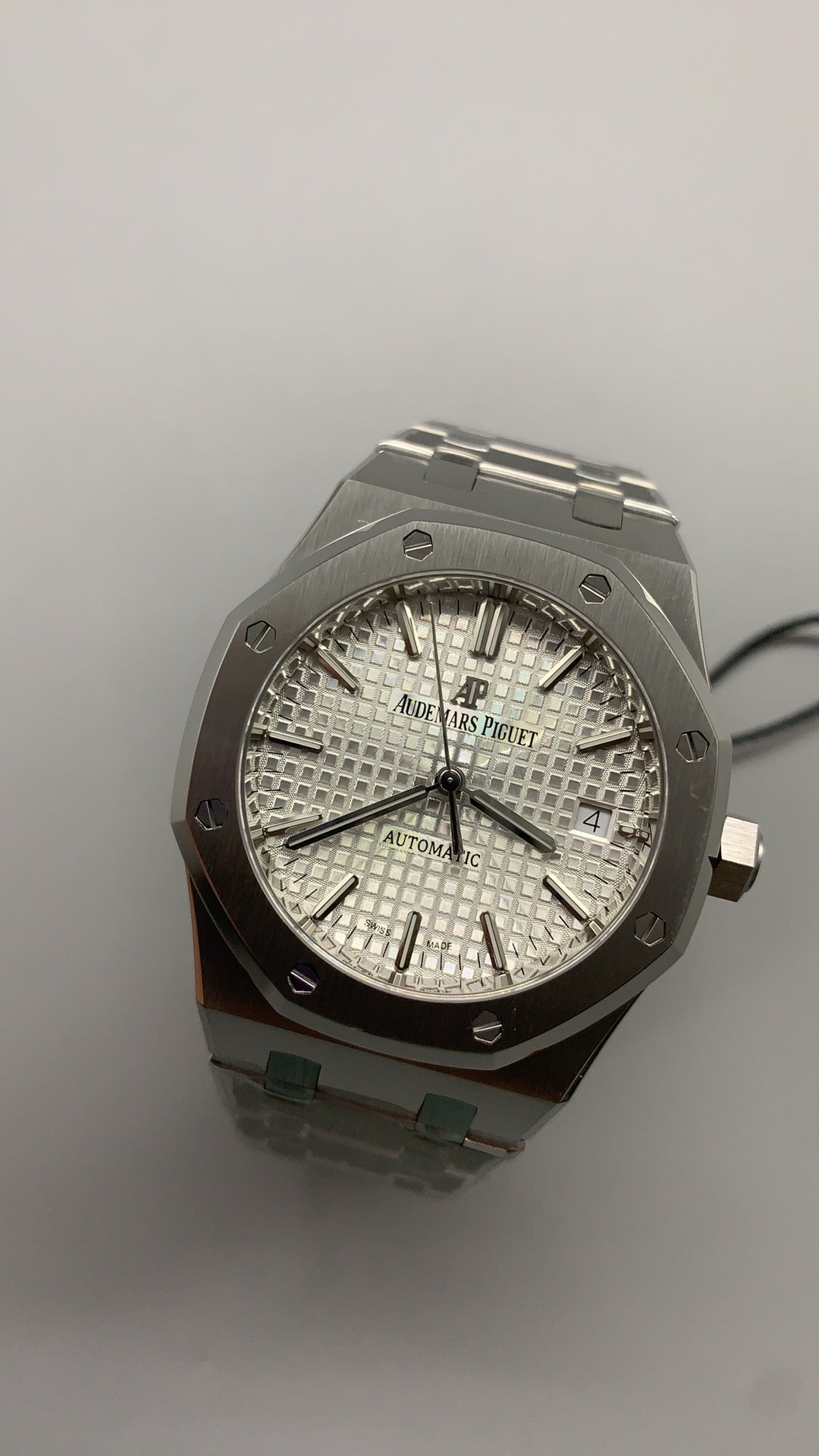 Audemars Piguet Royal Oak 15450ST | 37MM | ตัวเรือนสแตนเลสสตีล | หน้าปัดสีขาว | กลไกอัตโนมัติ Cal.3120