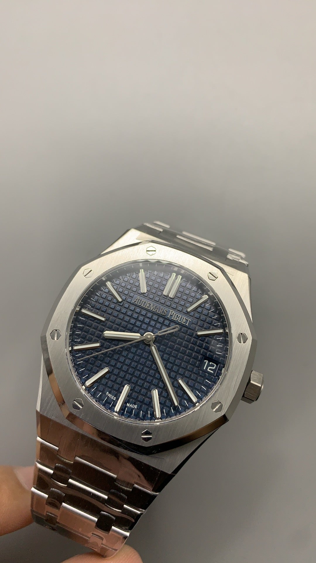 Audemars Piguet Royal Oak 15510ST | 41MM | ตัวเรือนสแตนเลสสตีล | หน้าปัดสีน้ำเงิน | กลไกอัตโนมัติ Cal.4302