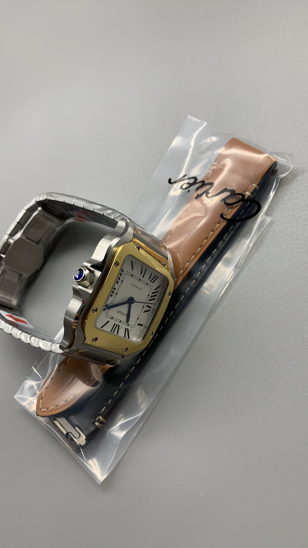 Cartier Santos de Cartier | ขนาด 35 มม. | ระบบอัตโนมัติ | ตัวเรือนสี่เหลี่ยม | สายหนัง / สายเหล็ก