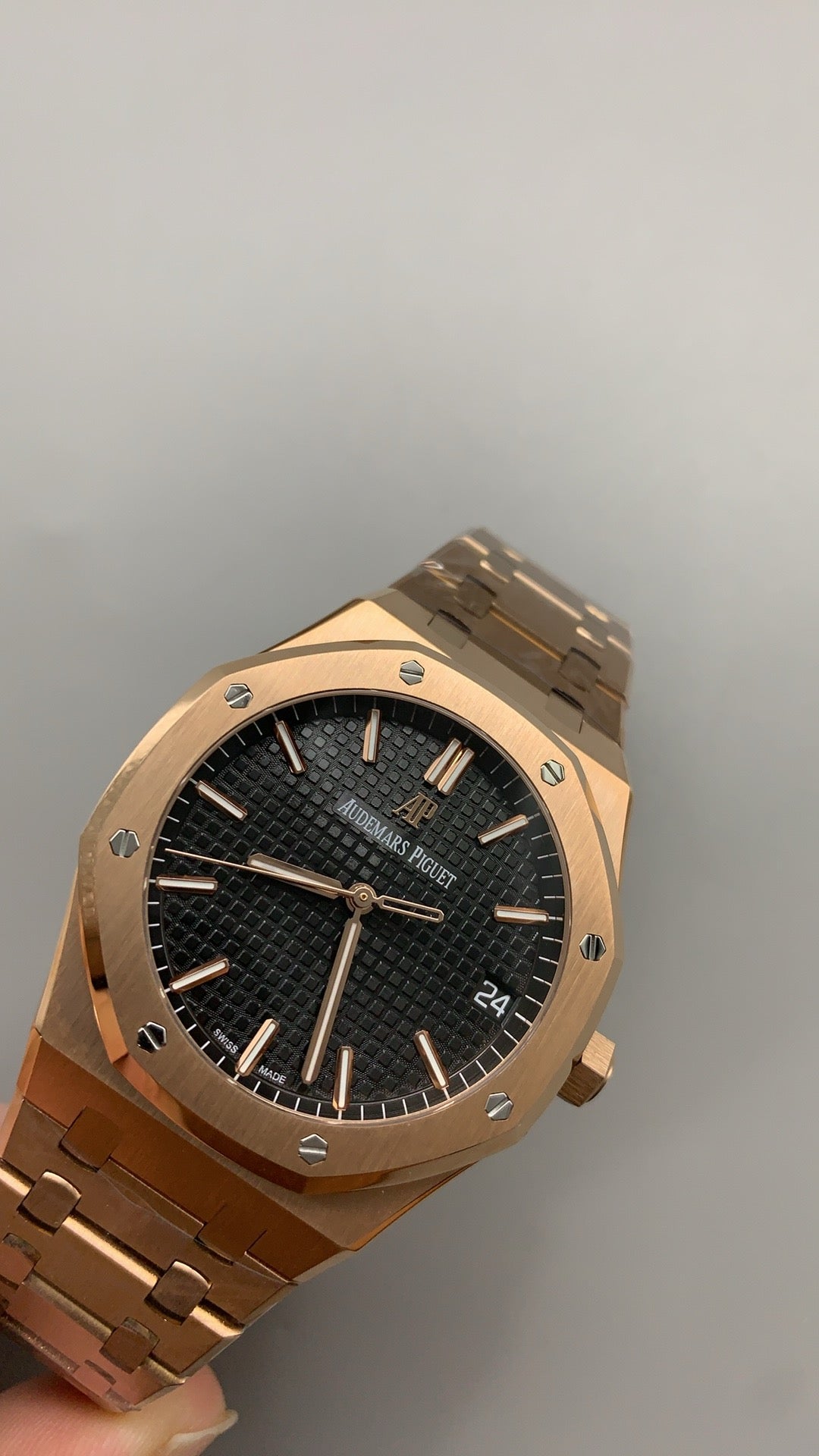 Audemars Piguet Royal Oak 15500 | 41MM | ตัวเรือนสแตนเลสสตีลเคลือบสีโรสโกลด์ PVD | หน้าปัดสีดำ | กลไกอัตโนมัติ Cal.4302