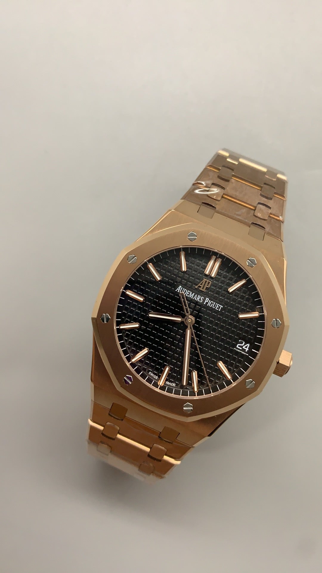 Audemars Piguet Royal Oak 15500 | 41MM | ตัวเรือนสแตนเลสสตีลเคลือบสีโรสโกลด์ PVD | หน้าปัดสีดำ | กลไกอัตโนมัติ Cal.4302