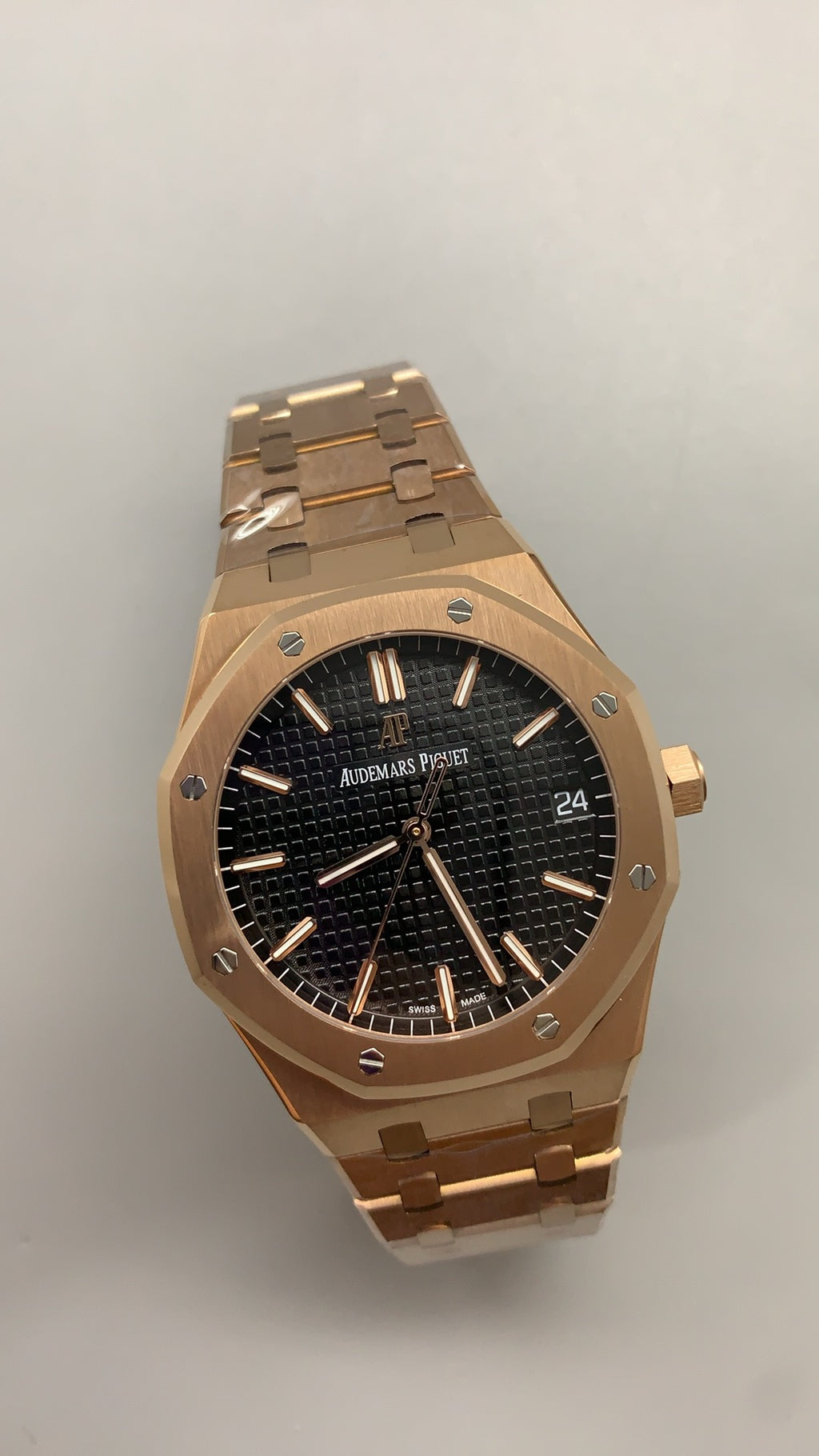 Audemars Piguet Royal Oak 15500 | 41MM | ตัวเรือนสแตนเลสสตีลเคลือบสีโรสโกลด์ PVD | หน้าปัดสีดำ | กลไกอัตโนมัติ Cal.4302