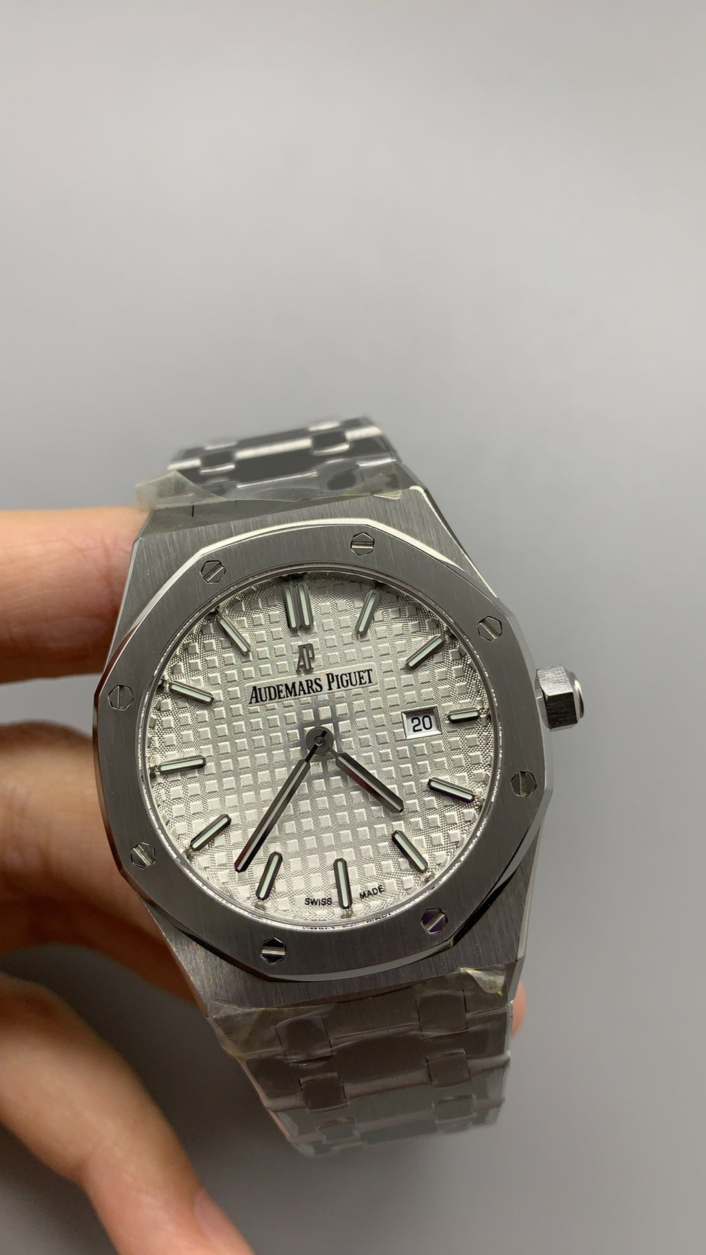 Audemars Piguet Royal Oak 33MM | ตัวเรือนสแตนเลสสตีล | หน้าปัดสีขาว | ระบบควอทซ์ (Quartz)