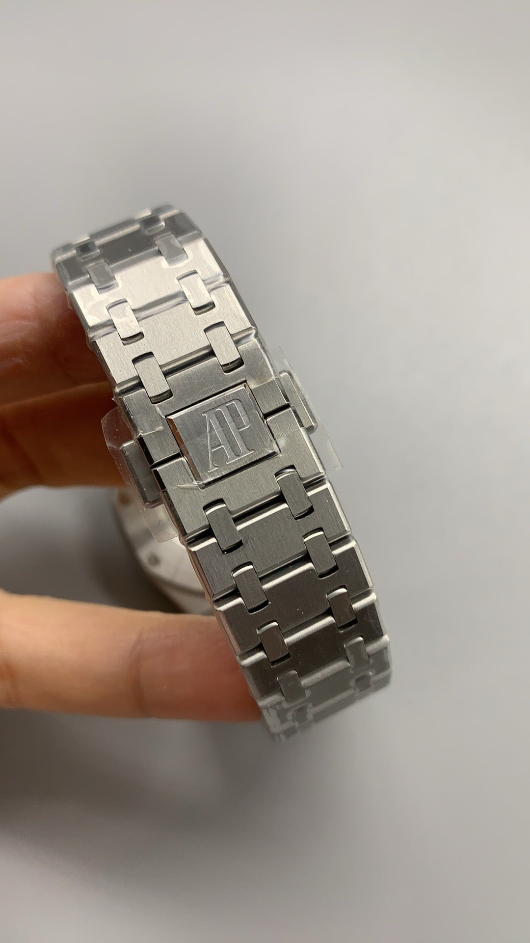 Audemars Piguet Royal Oak 33MM | ตัวเรือนสแตนเลสสตีล | หน้าปัดสีขาว | ระบบควอทซ์ (Quartz)